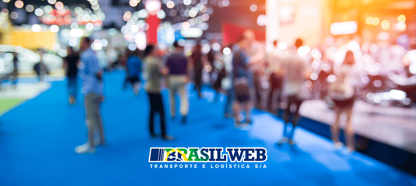 Brasil Web Transportes aposta em experiência interativa no Fórum E-Commerce Brasil 2025 com cabine de vento personalizada.